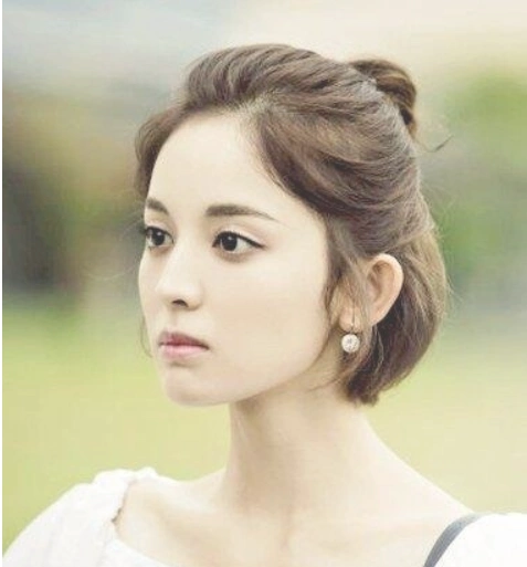 超减龄的波波头扎发看上去像个小精灵扎成高耸半丸子头是卡哇伊