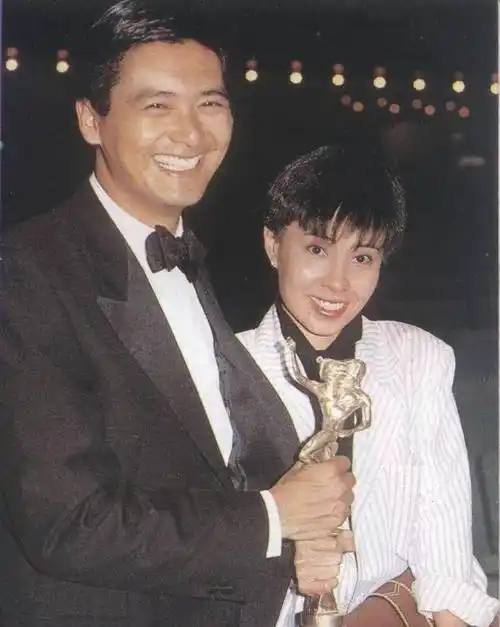 原创周润发从影46年获奖无数晚年却坐公交出门钱都去哪了