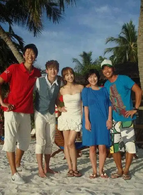 尼坤宋茜玄彬宋慧乔 盘点尼坤宋茜亲密合照