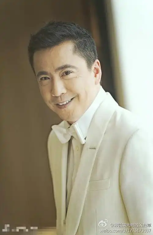 王中磊结婚20年补办婚礼 儿子帅气女儿高挑(组图)