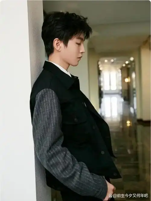 王俊凯正式去上班了