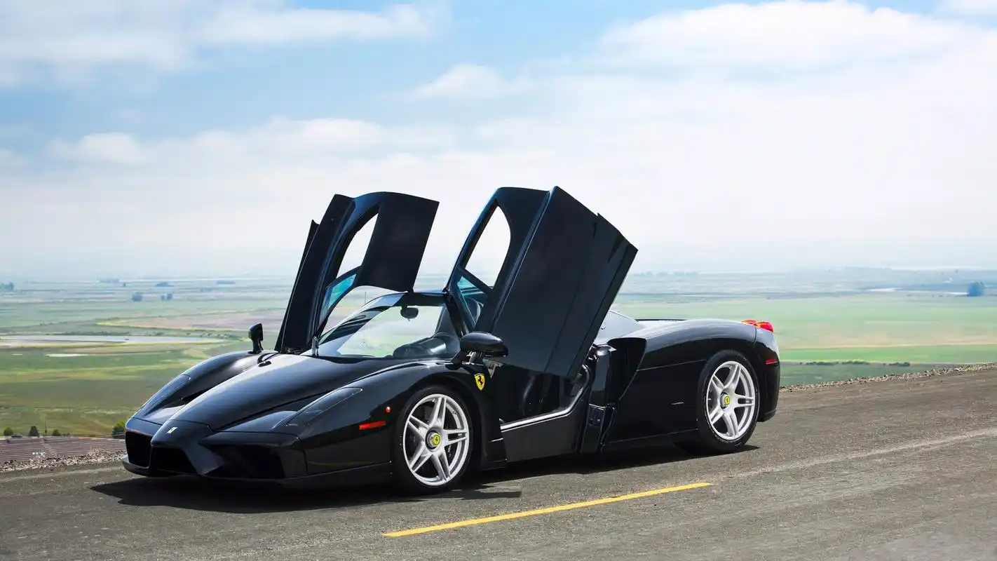 高清图片黑色霸气汽车桌面壁纸