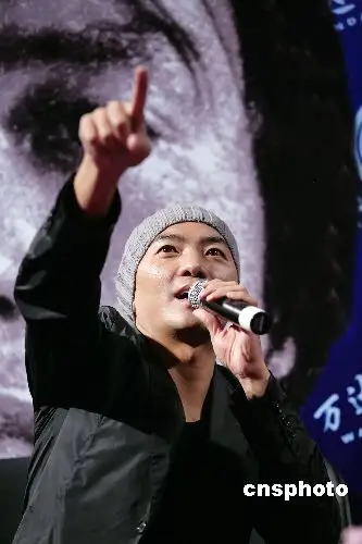 图:"光头"郑伊健广西宣传新片