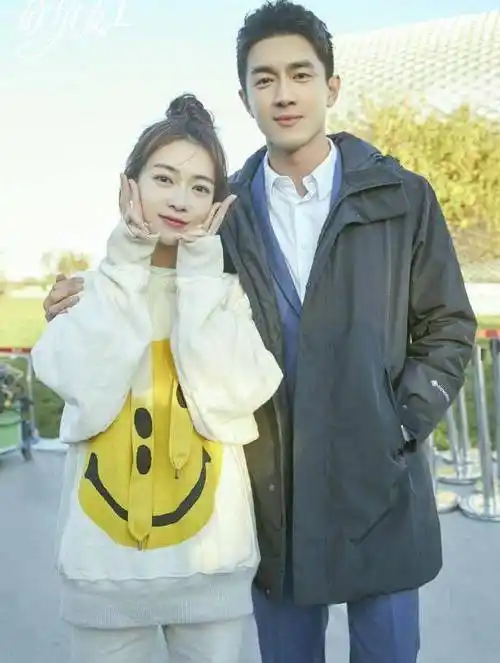 原创仅126秒林更新激吻吴谨言7次男方手激动到青筋起这剧太甜