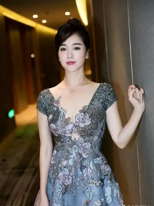 事实证明,46岁的"氧气美女"左小青,终于"露出原形"