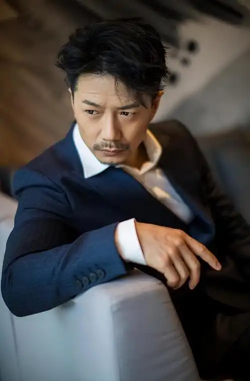 回顾:天生一张浪子脸!这10位男星又痞又帅,不愧是行走的荷尔蒙