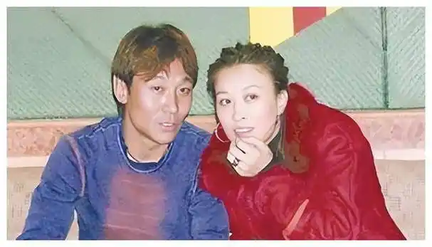 歌手那英:与高峰分手17年后,带着儿子嫁给孟桐,54岁辉煌开始_音乐