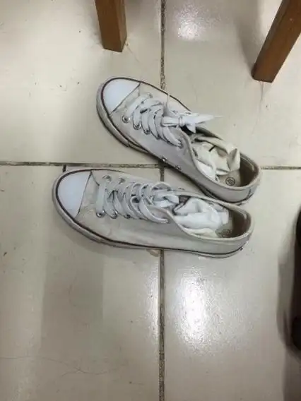 女生穿运动鞋帆布鞋的都洗不洗鞋?多久洗?鞋带脏到什么程度?