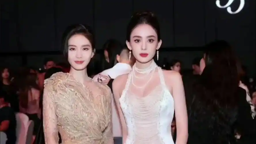 刘诗诗古力娜扎同框,两人状态获赞,网友:梦回《轩辕剑》时期