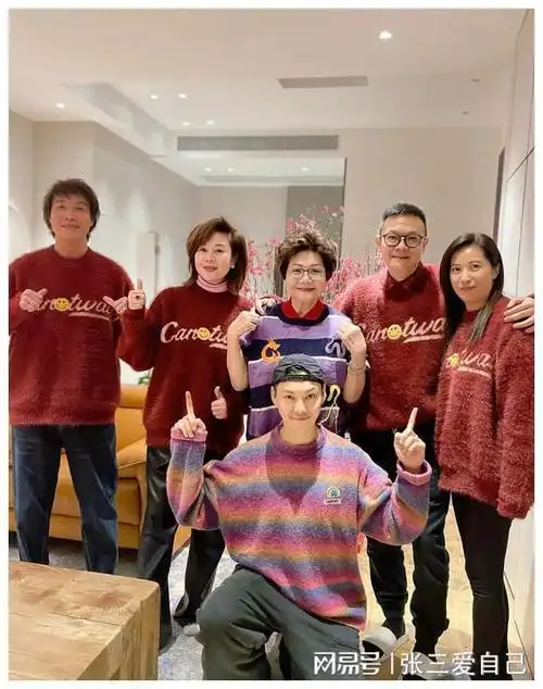 陈伟霆家宴曝光哥哥帅气不输明星弟弟高颜值妈妈抢镜