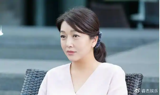 当然,在大火之后的江珊也很努力的拍了很多剧,接连拍了《只爱我一个》