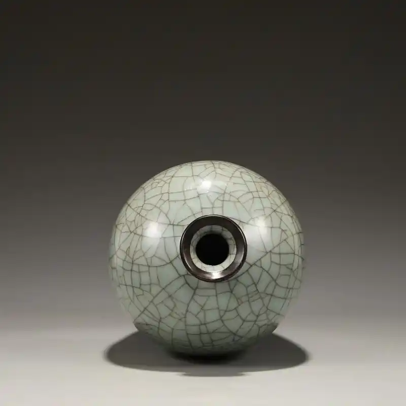 旧藏 南宋 官窑青釉银口大梅瓶 尺寸:高25公分 肚径15公分