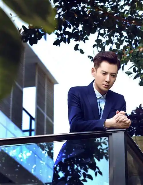 韩栋:名校毕业却去工地搬砖,转行当演员大获成功,妻子是经纪人_表演