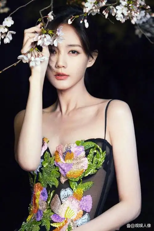 520这个特殊的日子,必须留给我心目中最美"蓉儿"李一桐!