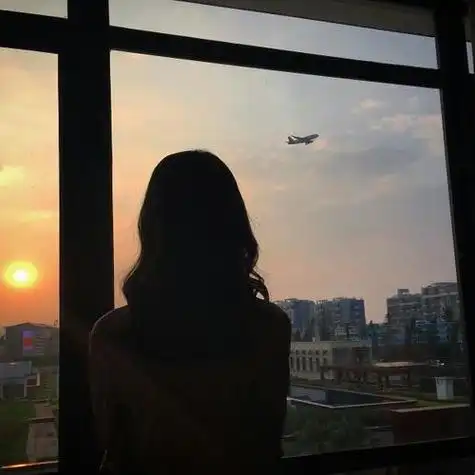 压抑孤独头像女背影 女生头像图片大全 -【爱个性】