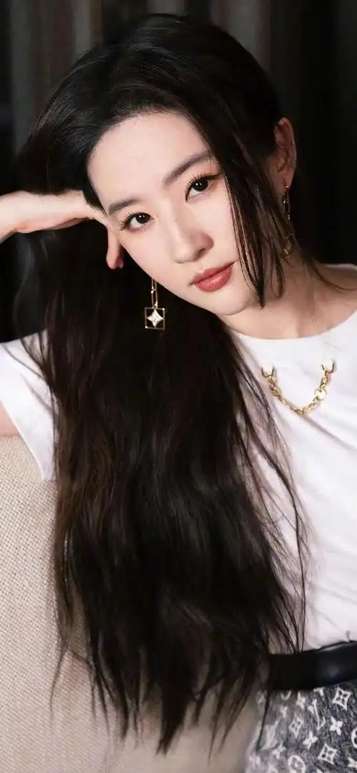 人间在逃公主刘亦菲,令无数男孩心动的女人!