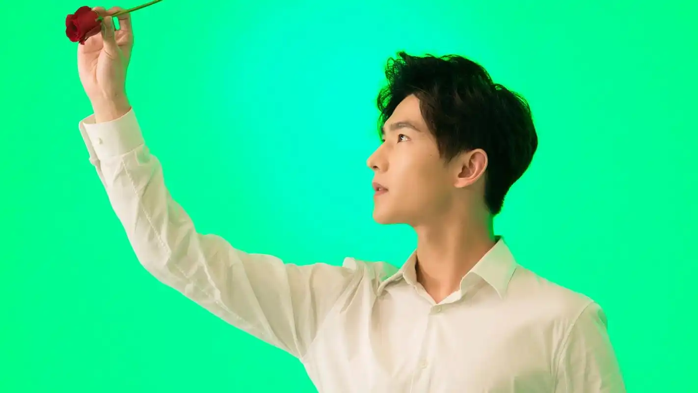 杨洋帅气饮品广告图片桌面壁纸