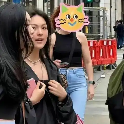 王岳伦一家香港出席酒会,李湘近照胖到认不出,王诗龄身材壮实