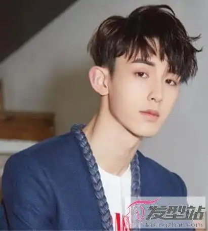 男生碎刘海发型 灵动俏皮塑造小脸