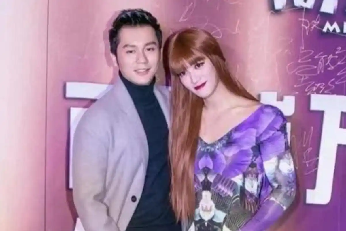 李晨与"新女友"杜江的牵手亮相引起了网友的热议.