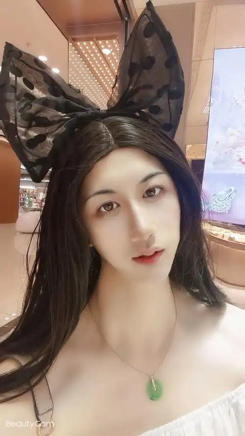 男性穿女装上街是一种怎样的体验