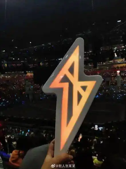 还蛮酷r1se的闪电砖r1se-------------------------05黄色是让人觉得