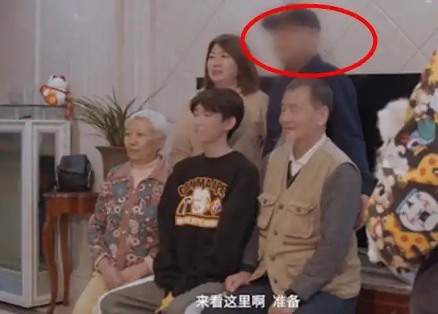 王源爸爸正脸总算出镜了,当着镜头说源妈秘密,父子俩对话好真实