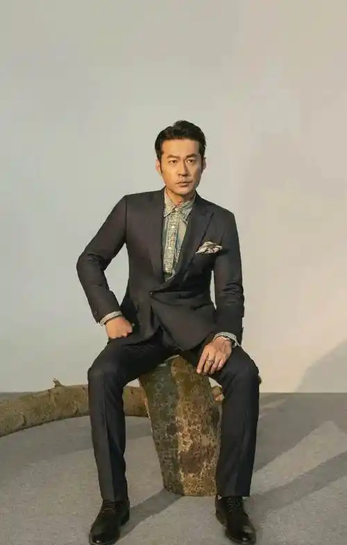 13位自带总裁气质的男星分寸感拿捏到位稳重贵气还不油腻