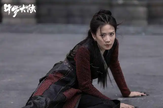 刘美彤斗罗大陆热播朱竹清绝美战损惹人怜