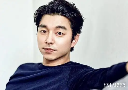 现在最流行的all back发型,刘海全部往上梳,凸显帅气脸庞,精英范儿