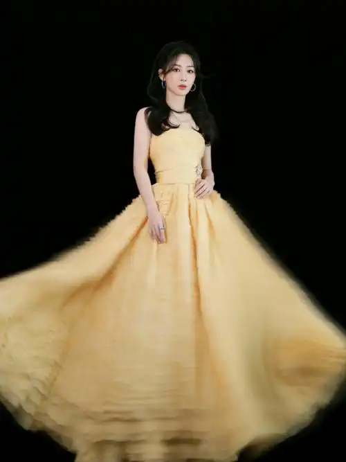 恭喜杨紫解锁第十一套高定  ronald van der kemp 2020春夏  #杨紫