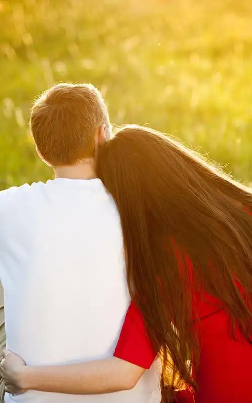 温馨甜蜜个性浪漫情侣户外写真高清图片手机壁纸下载