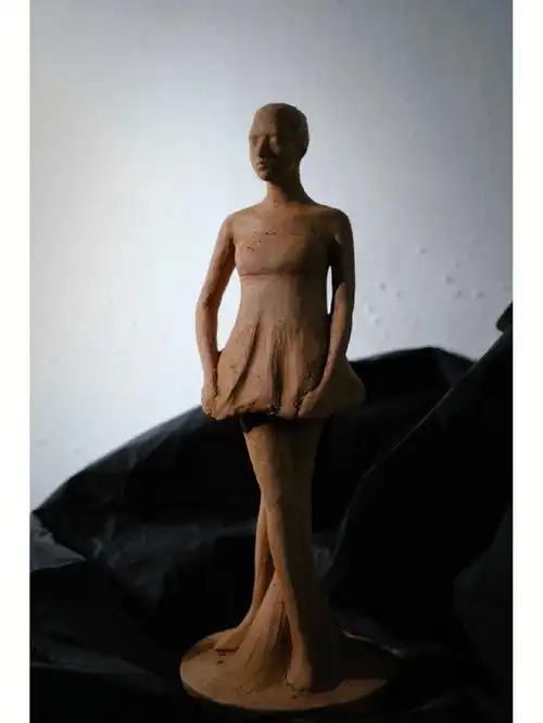 陶瓷人物雕塑跳舞的人