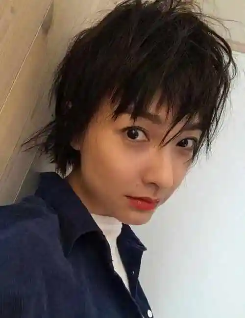 吴昕大早上晒造型说被自己帅醒