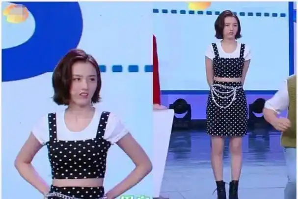 快本镜头下的宋祖儿,a4腰优越,可这坐姿比吴磊还"豪迈"_白色_热度