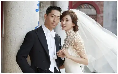 44岁林志玲婚纱造型曝光,穿鱼尾裙大秀身材,藏不住的凹凸感!