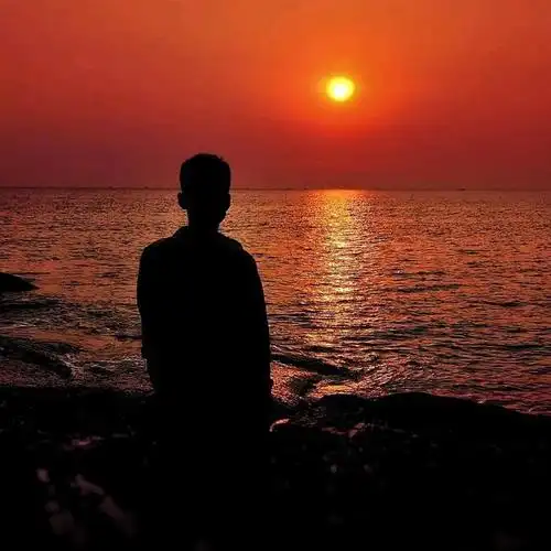 有哪些男士的背影图片可以当头像的黑色的冷酷的那种