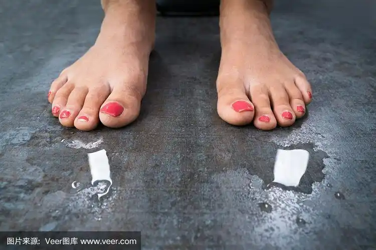 脚出汗的女人