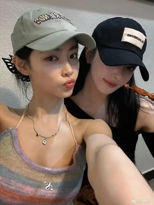 许佳琪孔雪儿合照##许佳琪孔雪儿聚餐