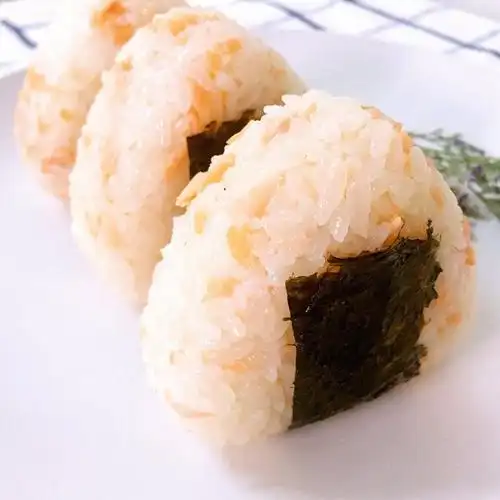 日式三文鱼饭团