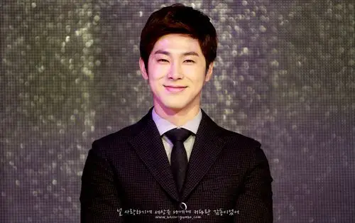 郑允浩是我理想型——笑得像猫一样,下一秒会不会就喵的一声叫出来了