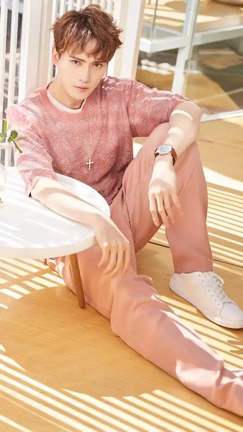 如郭麒麟原名就叫郭奇林,小沈阳原名就叫沈鹤,王宝强原名就叫王永强