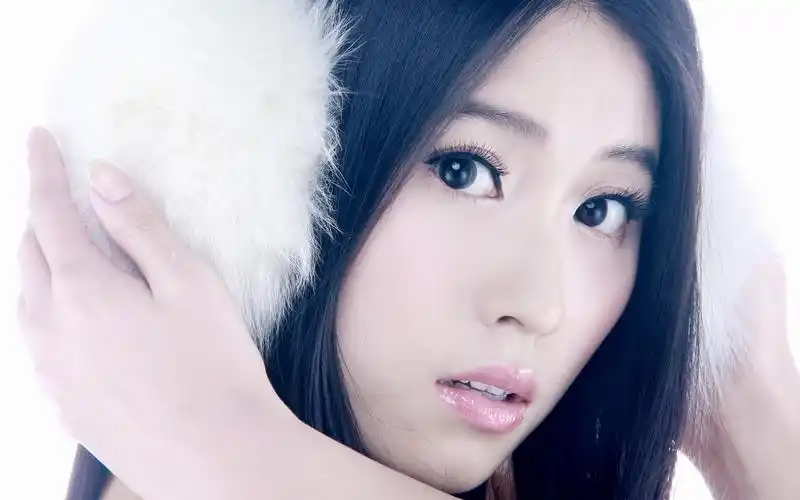 宁丹琳可爱动人壁纸