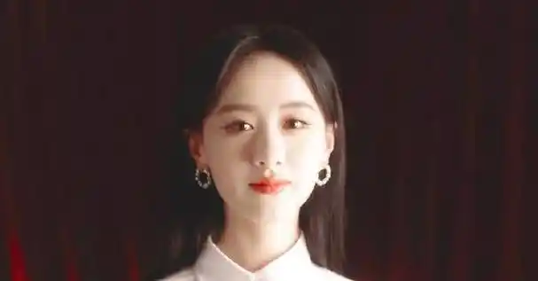 袁冰妍又营业了,这次"古堡公主"太惊艳,三月行程也披露_迪奥_品牌