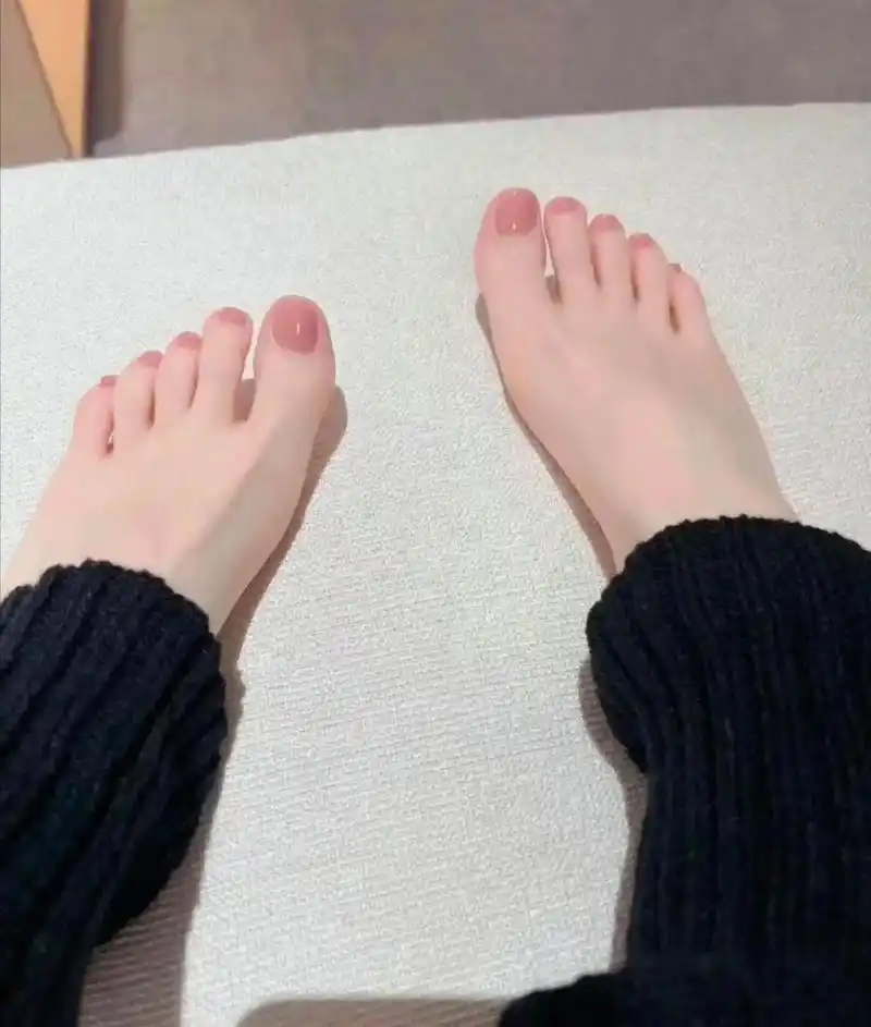 漂亮的脚丫只需简单的修饰即可散发诱人的味道#魅足诱惑