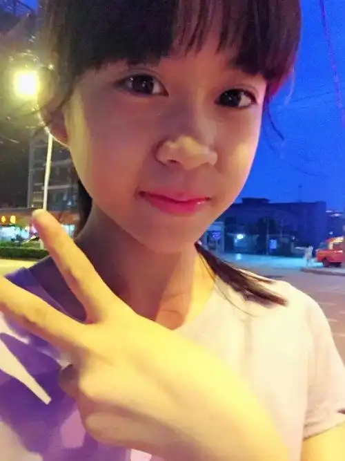 求14岁普通女生照片 稍微漂亮一点 别太假 糊弄同学