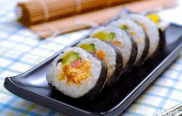 肉松紫菜包饭最安全的方法就是自已动手,照着做一学即会