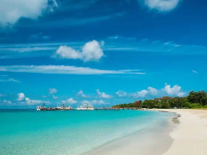天空,蓝天,云朵,大海,沙滩,轮船,树林,0225,风景,沿海印记,最美天空一
