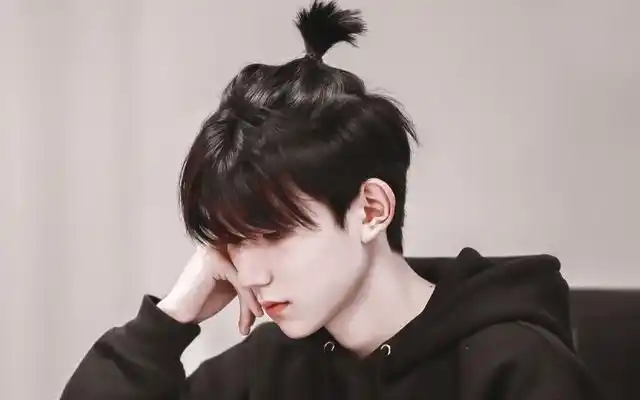 王源小啾啾合集,最刚的人要扎最可爱的发型