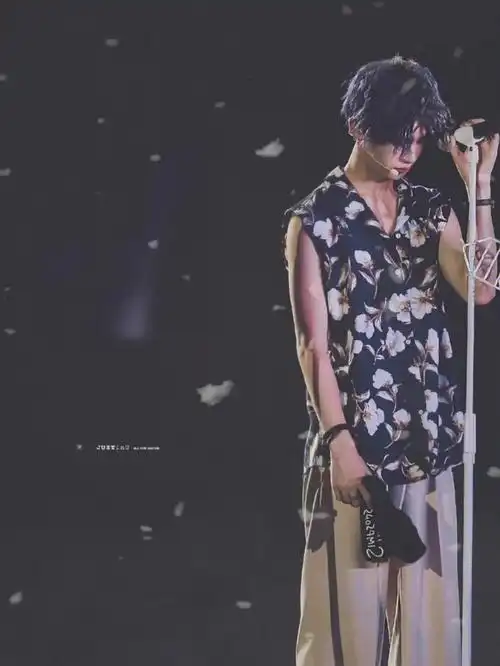 希望评论区里能给昊昊一片绿海#神图  #向全世界安利黄明昊  #黄明昊